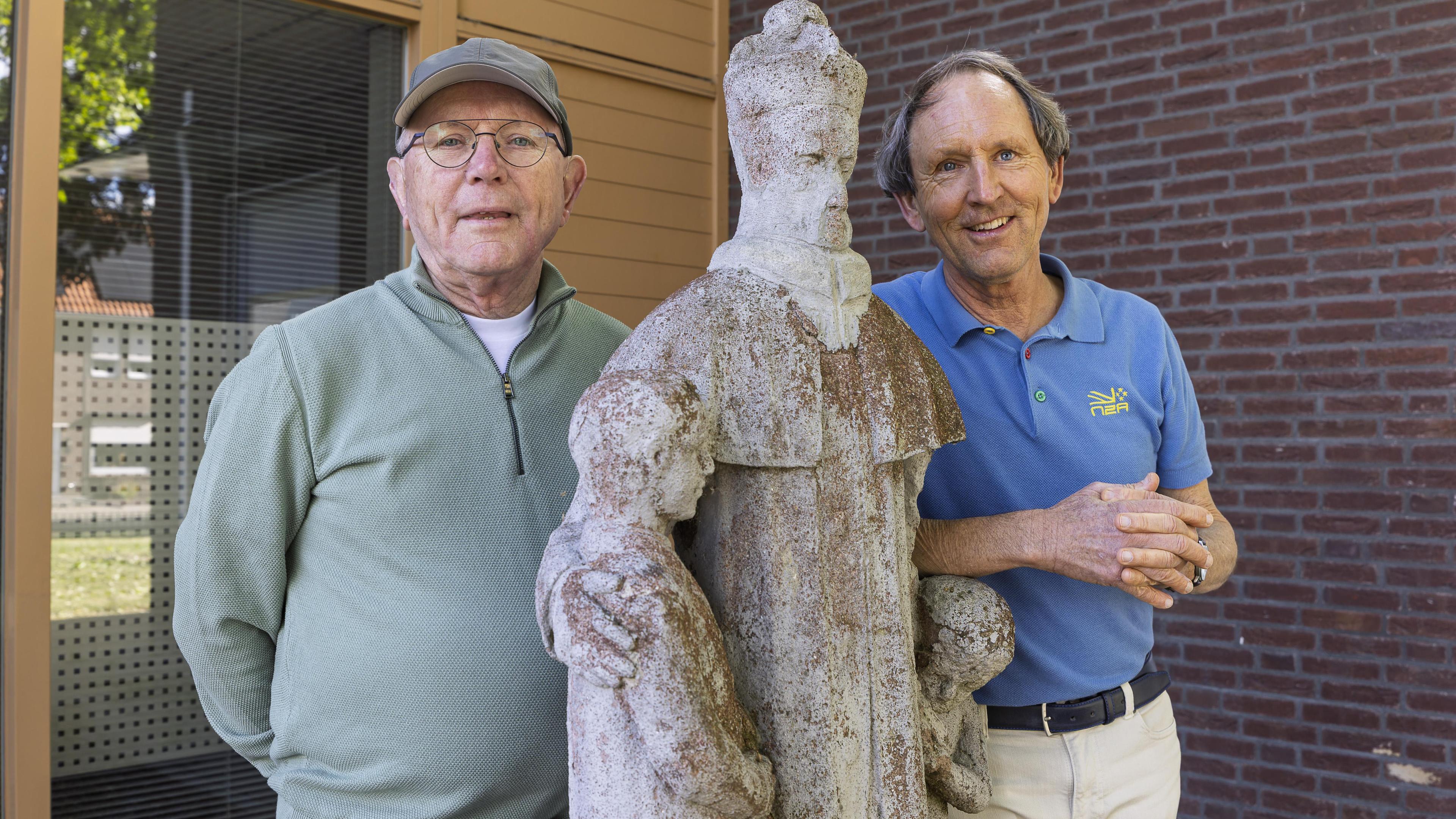 Procedure voor nieuw standbeeld Don Bosco duurt Landgraafse broers Wim (71) en John (81) te lang: ‘H